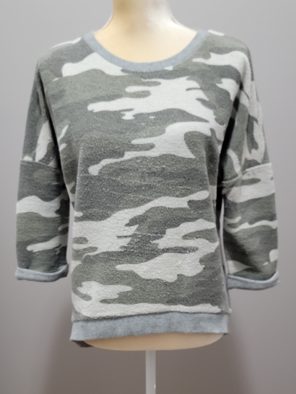 VTG 2013 Venus High Low Inside Out Camo Sweatshirt XS Terry 3/4 Sleeve